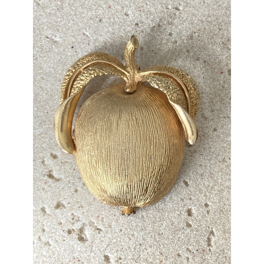 Vintage Sarah Coventry Adam’s Delight Apple Brooch In Gold Tone 1961 Textured